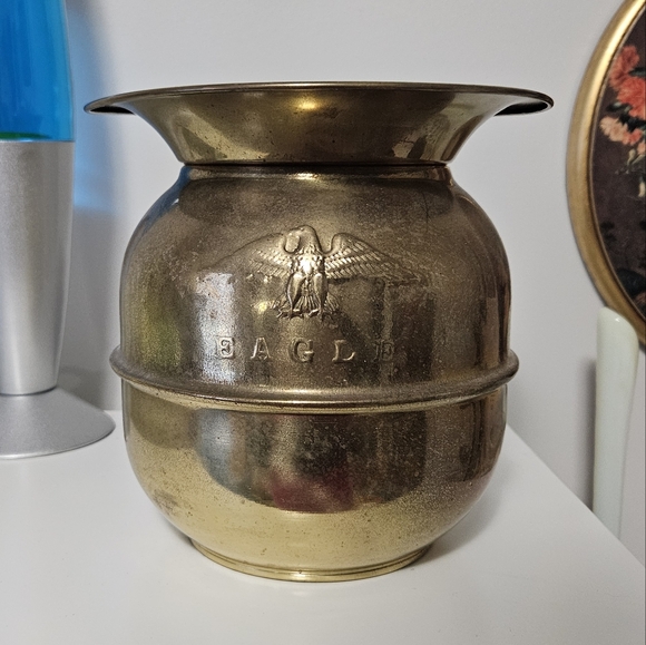 Brass Spitoon - Picture 1 of 6